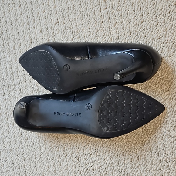 NWOT Kelly and Katie Heels - Picture 4 of 5